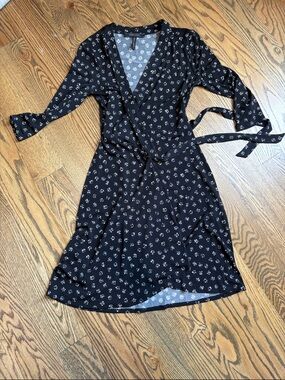 BCBGMazAzria Women's Black Floral Wrap Dress with Belt, XS